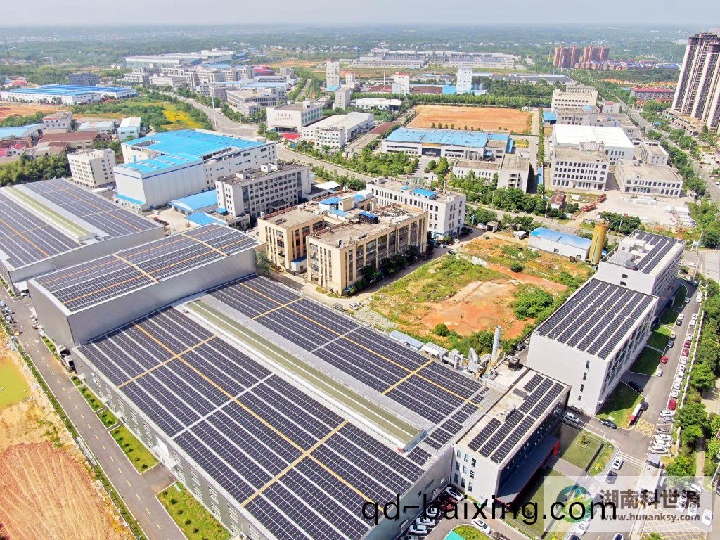 長沙銀騰塑印包裝公司廠房屋頂分佈式光伏髮(fa)電工程 長沙銀騰(teng)塑印(yin)包裝公司廠房屋頂分佈式光伏髮電工程